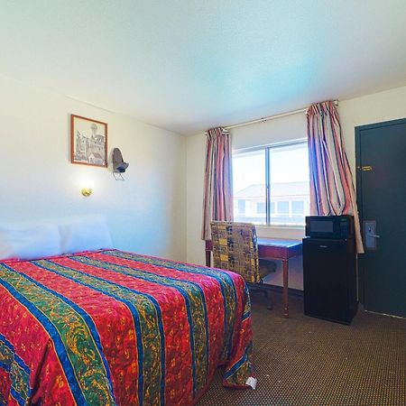 Castle Inn & Suites By Oyo Chickasha Dış mekan fotoğraf