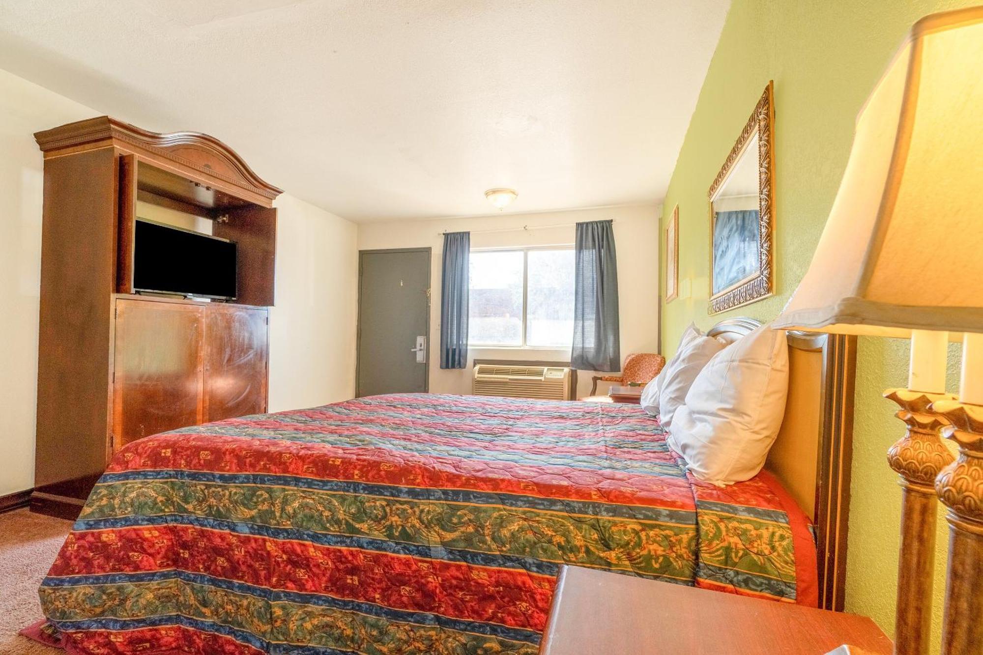 Castle Inn & Suites By Oyo Chickasha Dış mekan fotoğraf