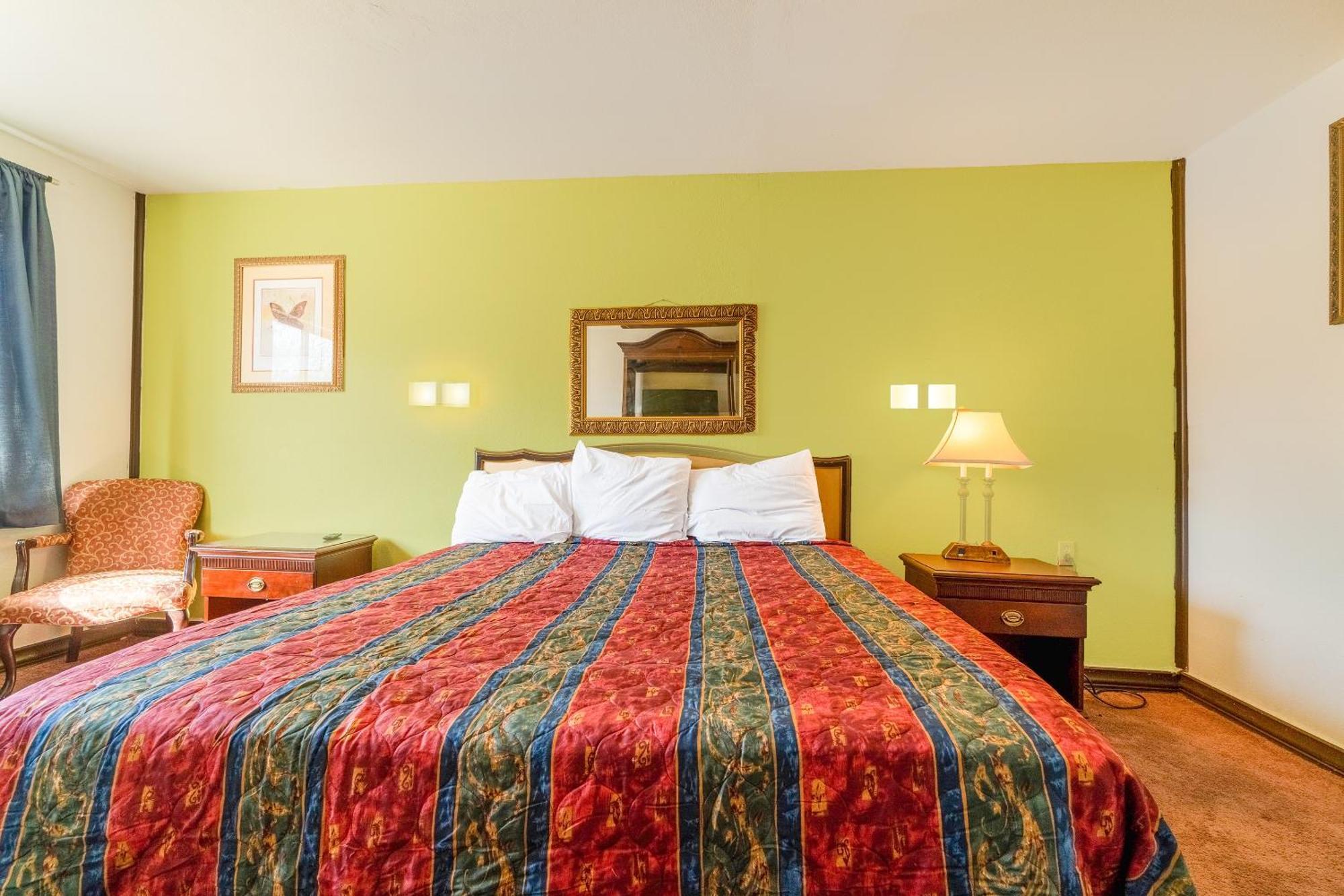 Castle Inn & Suites By Oyo Chickasha Dış mekan fotoğraf