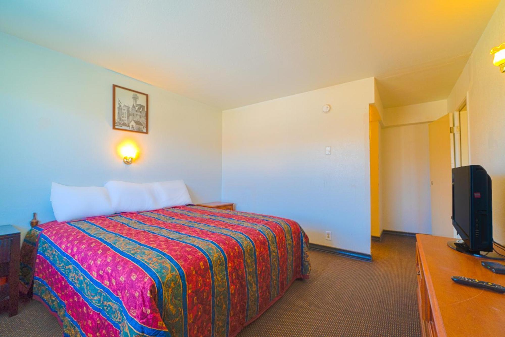 Castle Inn & Suites By Oyo Chickasha Dış mekan fotoğraf