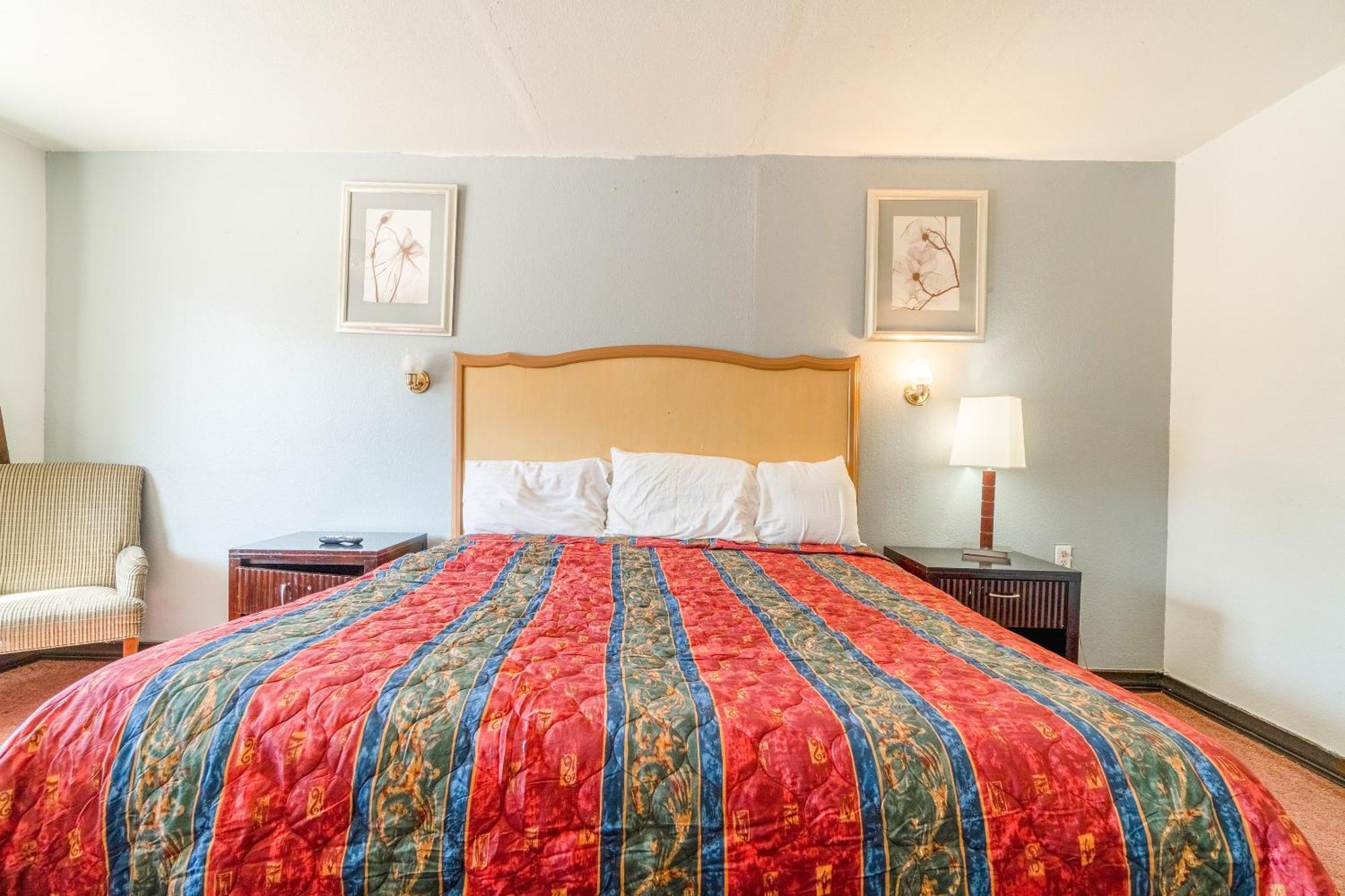 Castle Inn & Suites By Oyo Chickasha Dış mekan fotoğraf